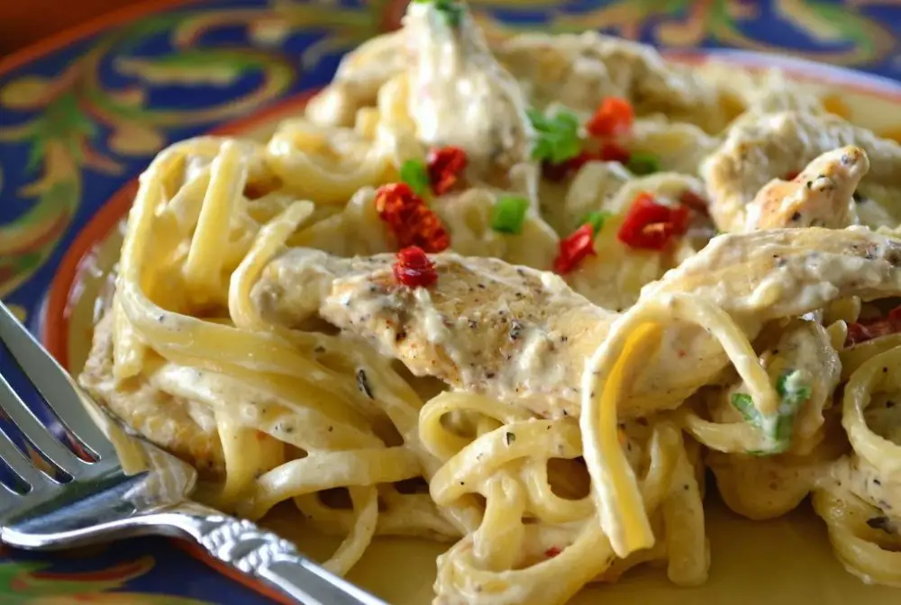 Сhicken with pasta and cream sauce (14544) | Povkusu.com