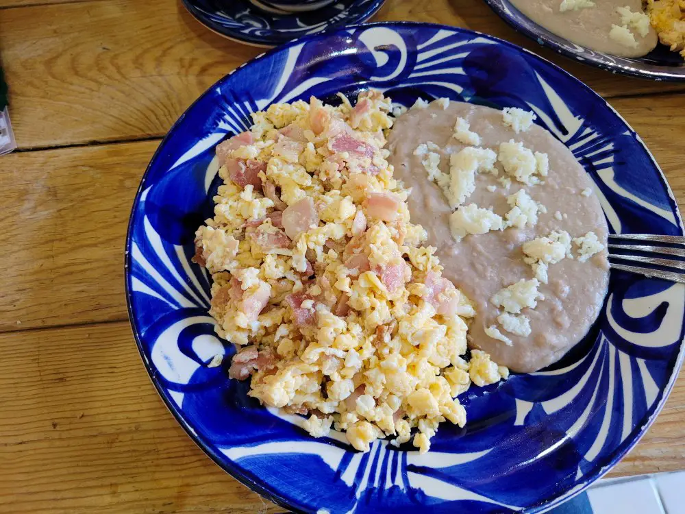 Los huevos fritos con jamón y frijoles (15058) | Povkusu.com