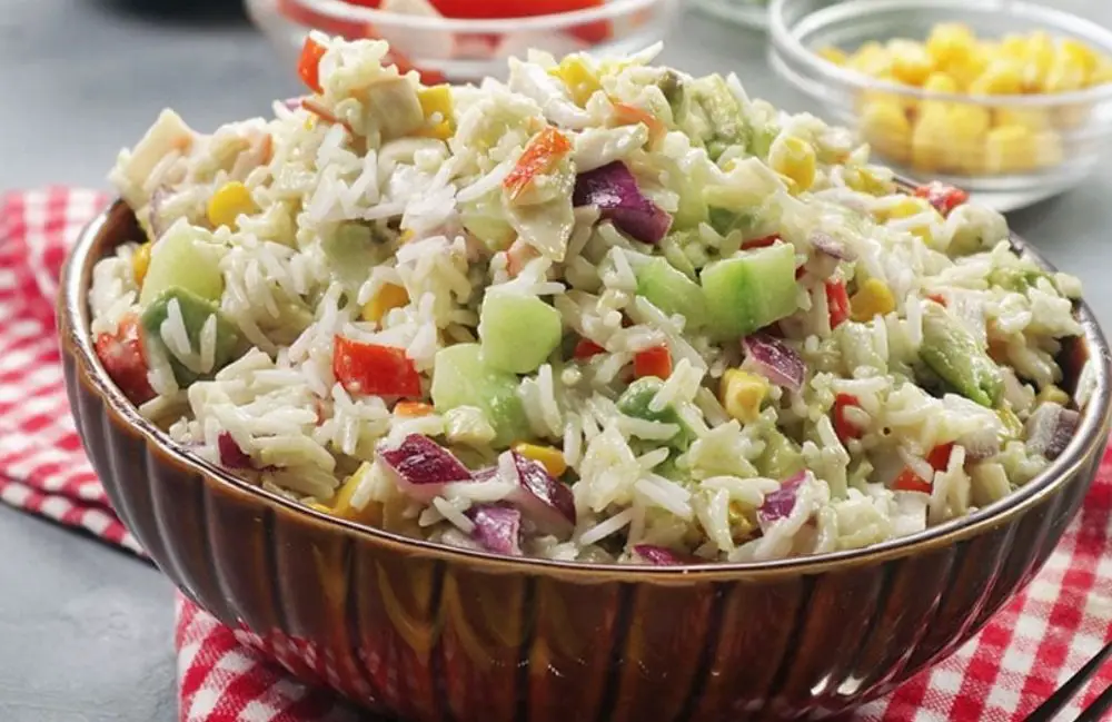 Apetitosa ensalada con arroz, surimi y aguacate (17217) | Povkusu.com